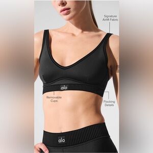 ALO Airlift Lineup Bra in Black